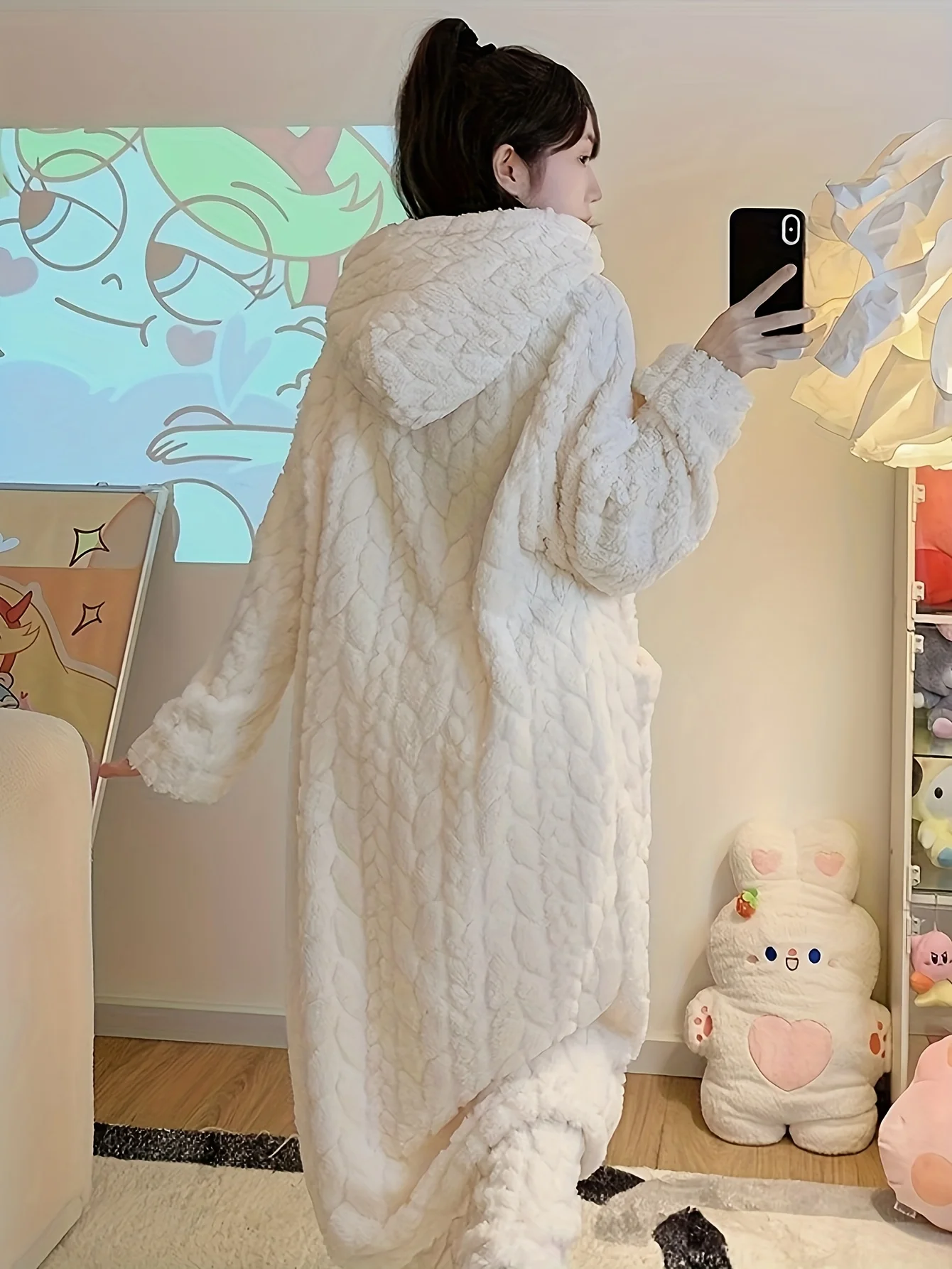 

Уютный халат из кораллового флиса: теплое платье с капюшоном и карманами. Идеально подходит для осени и зимы. Машинная стирка. Покупайте сейчас!