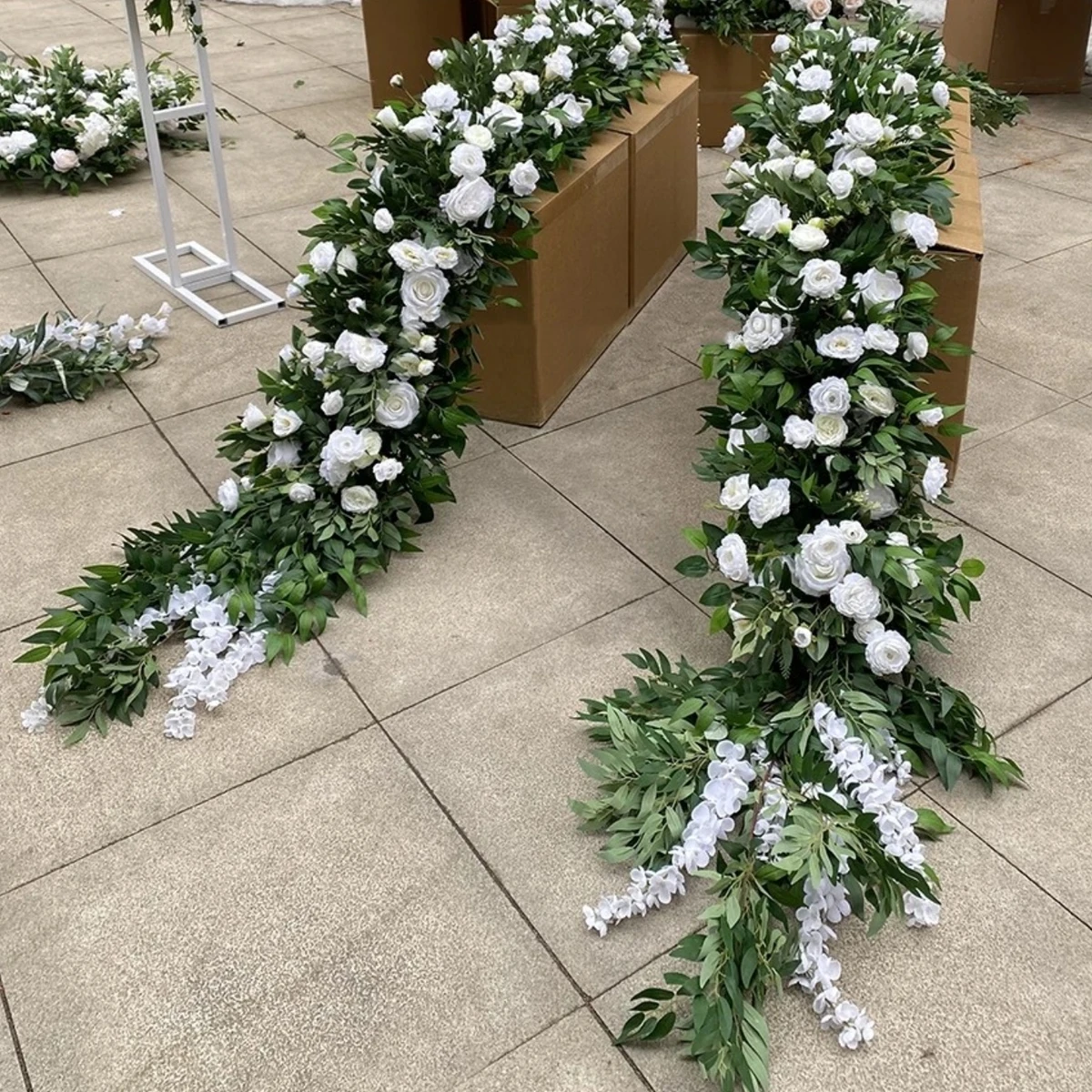 High Quality Green Leaf With White Flowers Table Runner Garland Flower Arrangement Table Runners Wedding 539