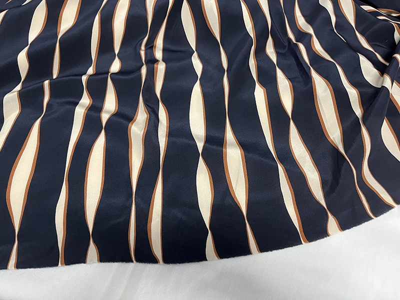 

Crepe De Chine High Quality Real Silk Fashion Cloth Black Background Irregular Stripes Inkjet Designer Fabric Dress