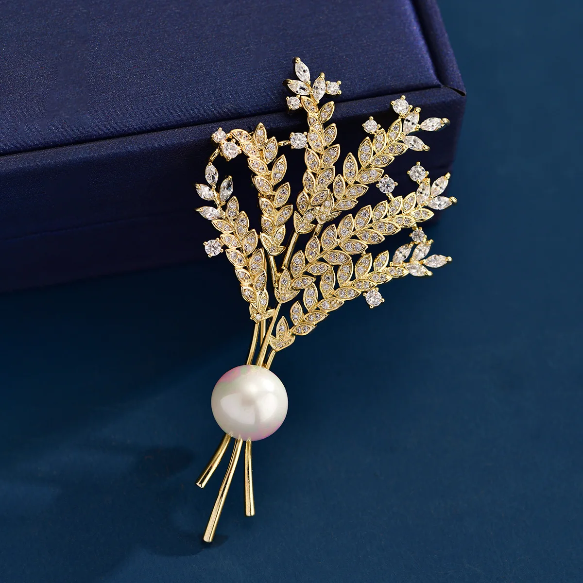Luck Bracelet Hand String Design Sense Of Wheat Bouquet With Zircon Brooch Sweater Chain Women's Luxury Atmospheric Suit Sweater