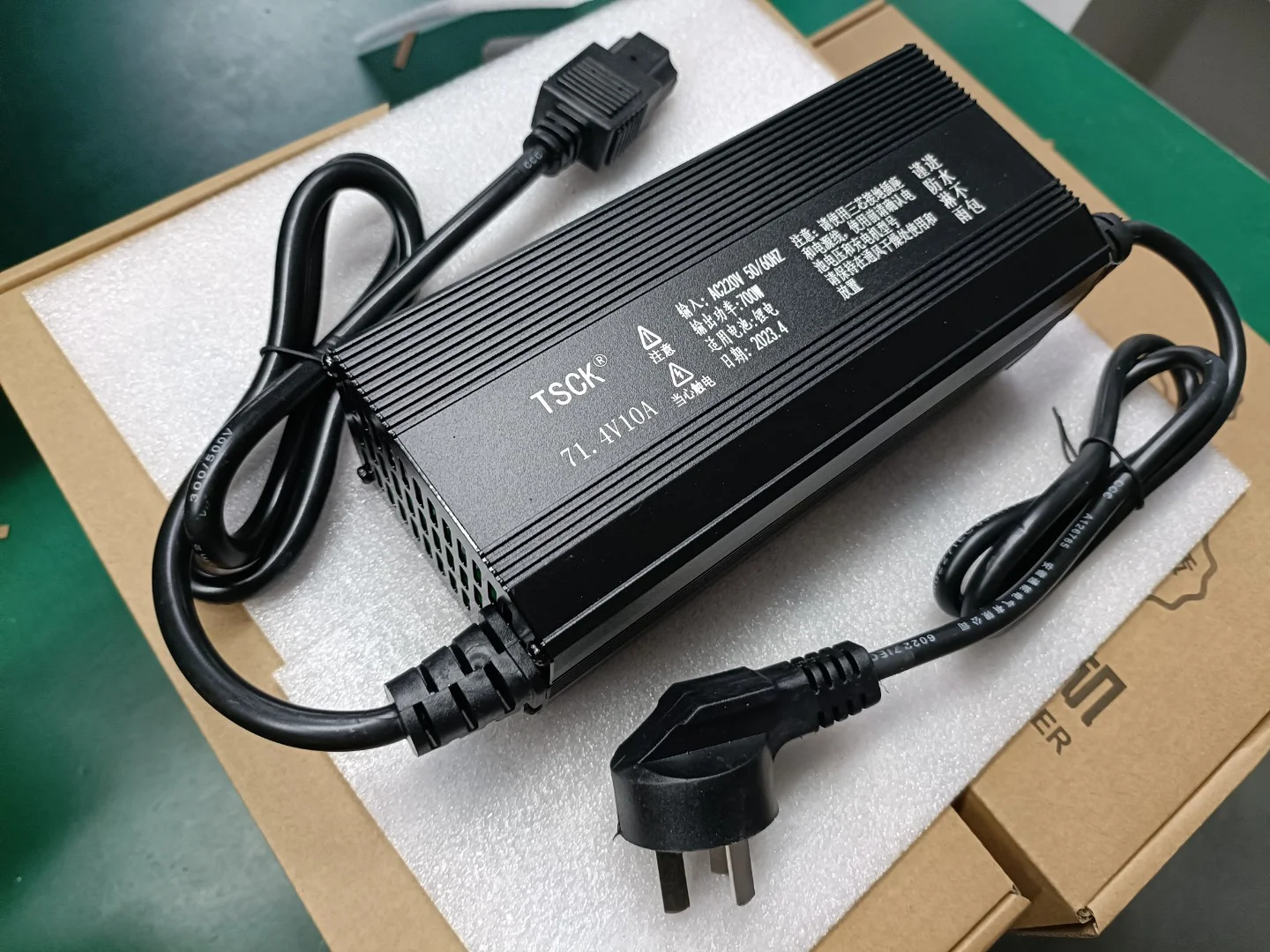 71.4V 10A Li-poly battery Charger 60V 17S 3.7V Li-Po Battery Fast Charger