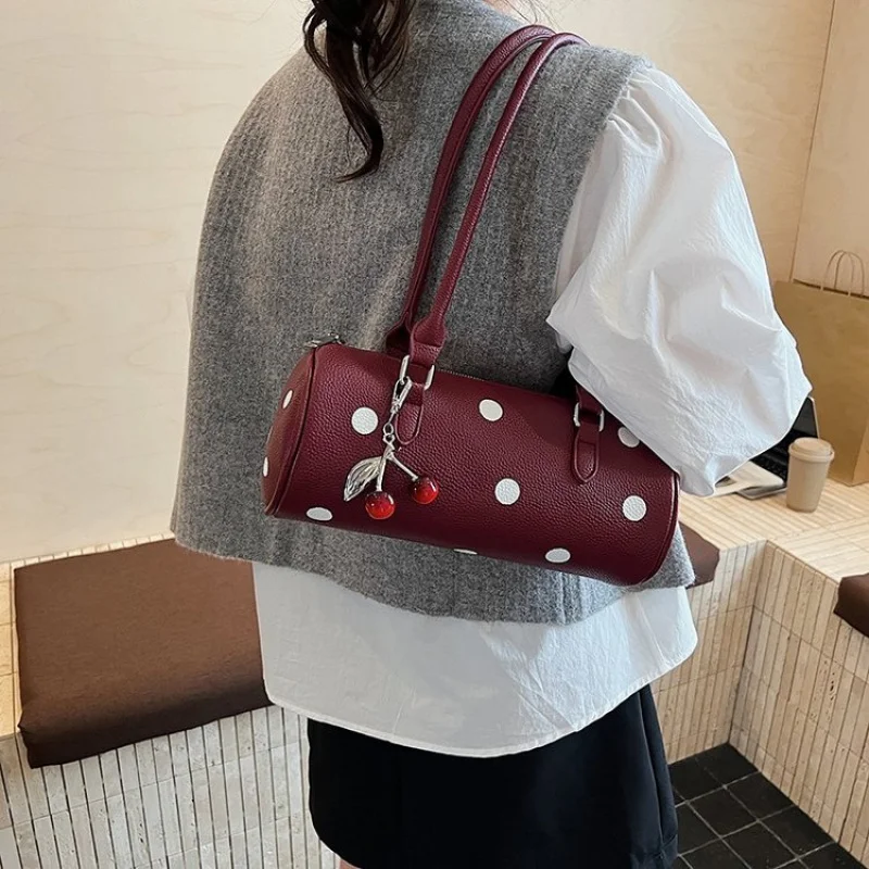 

Women's Shoulder Bag Crafted From Quality Leather With High-End Style And Paris Details Showing Vintage Look​