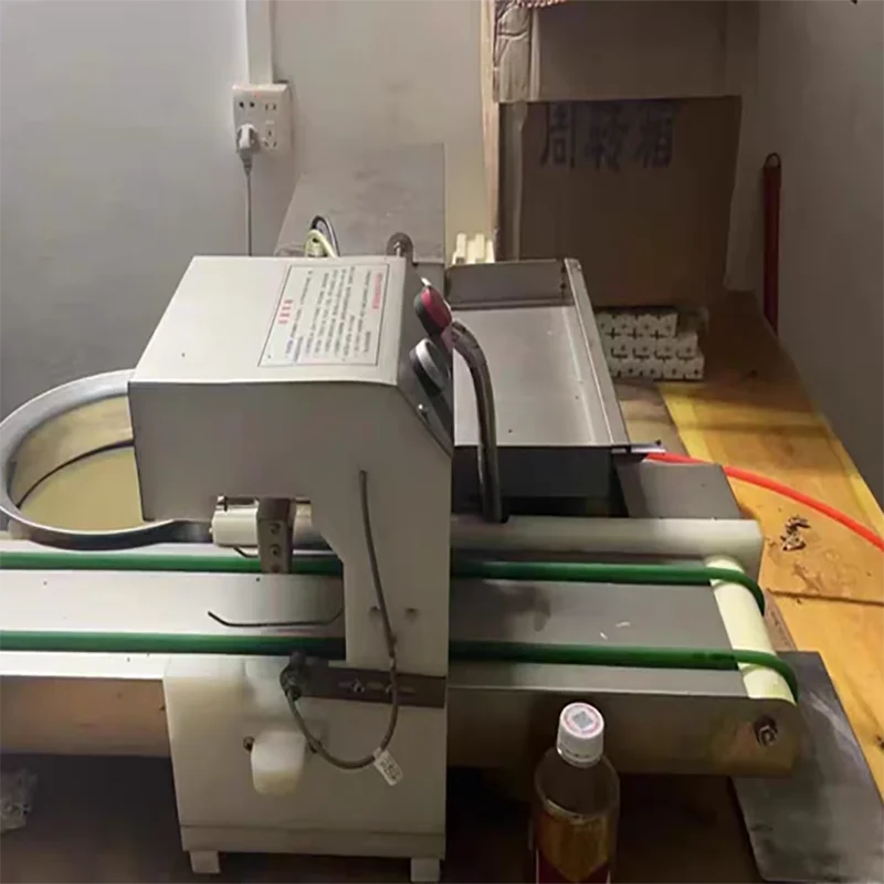 

Автоматическая машина для приготовления мясных кебабов, шашлыков и сувлаки с функцией формирования говяжьих кебабов на шампурах с моторизованным механизмом