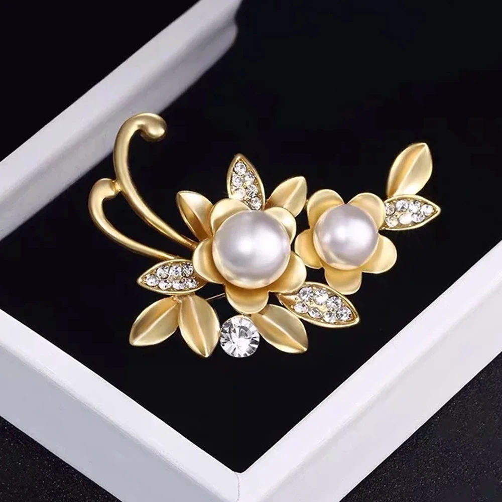 Fashion Pearl Flower Brooches For Women Rhinestone Leaves Metal Pins Clothing Daily Jewelry Accessories Wholesale