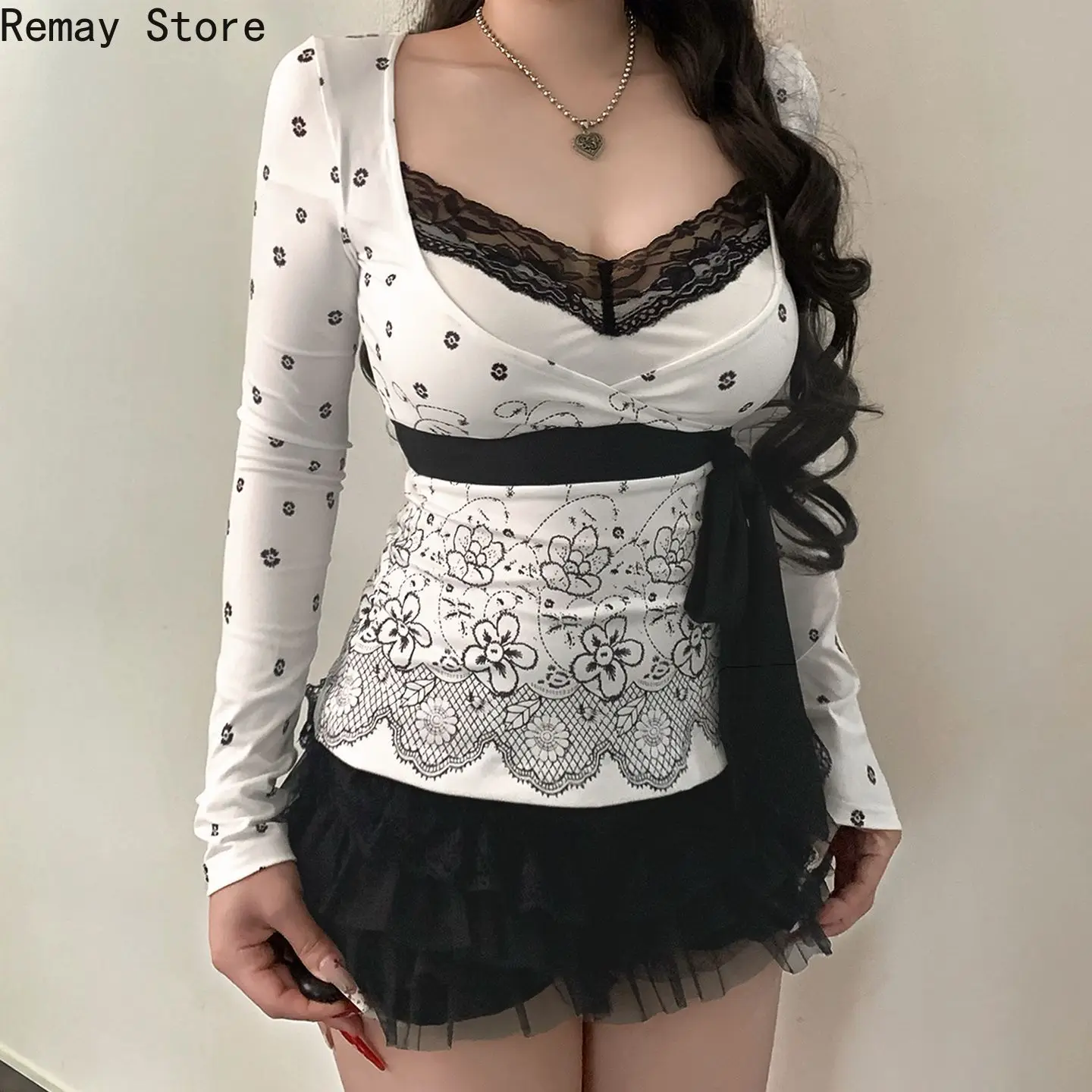 Gothic Lolita Dark Blouse Women Sweetheart Neck Lace Trim Bowknot Floral Print Long Sleeve Tees Slim Fit Harajuku Vintage Outfit