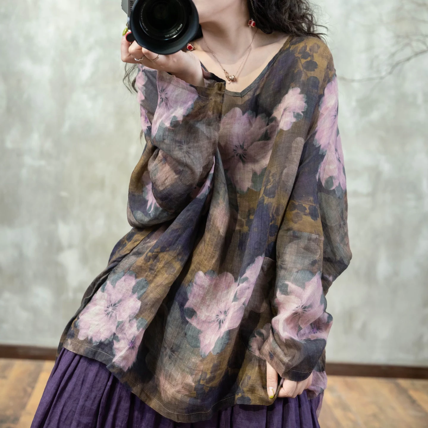 Cseta Retro de Linho Floral ande com Manga Longa Plus Size Moda Fena Início do Outono Decote em V Top de Crimento...