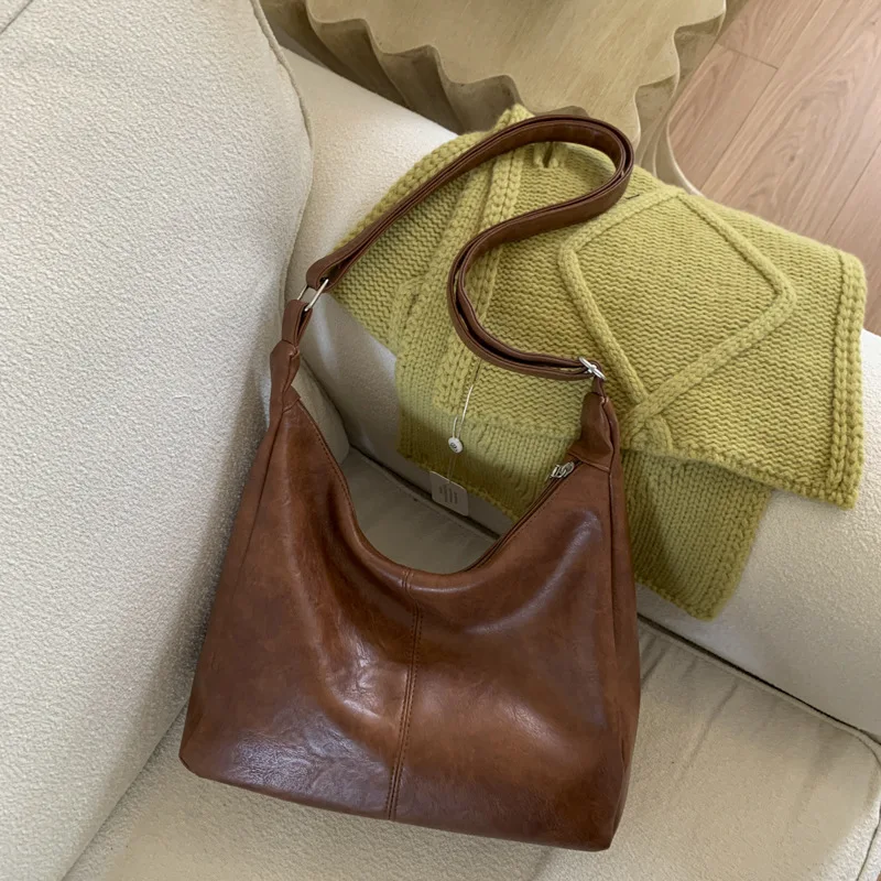 حقيبة كروس متعددة الاستخدامات ذات سعة كبيرة 2025 حقيبة كتف واحدة عصرية جديدة من جلد البولي يوريثان ذات ملمس ممتاز #4