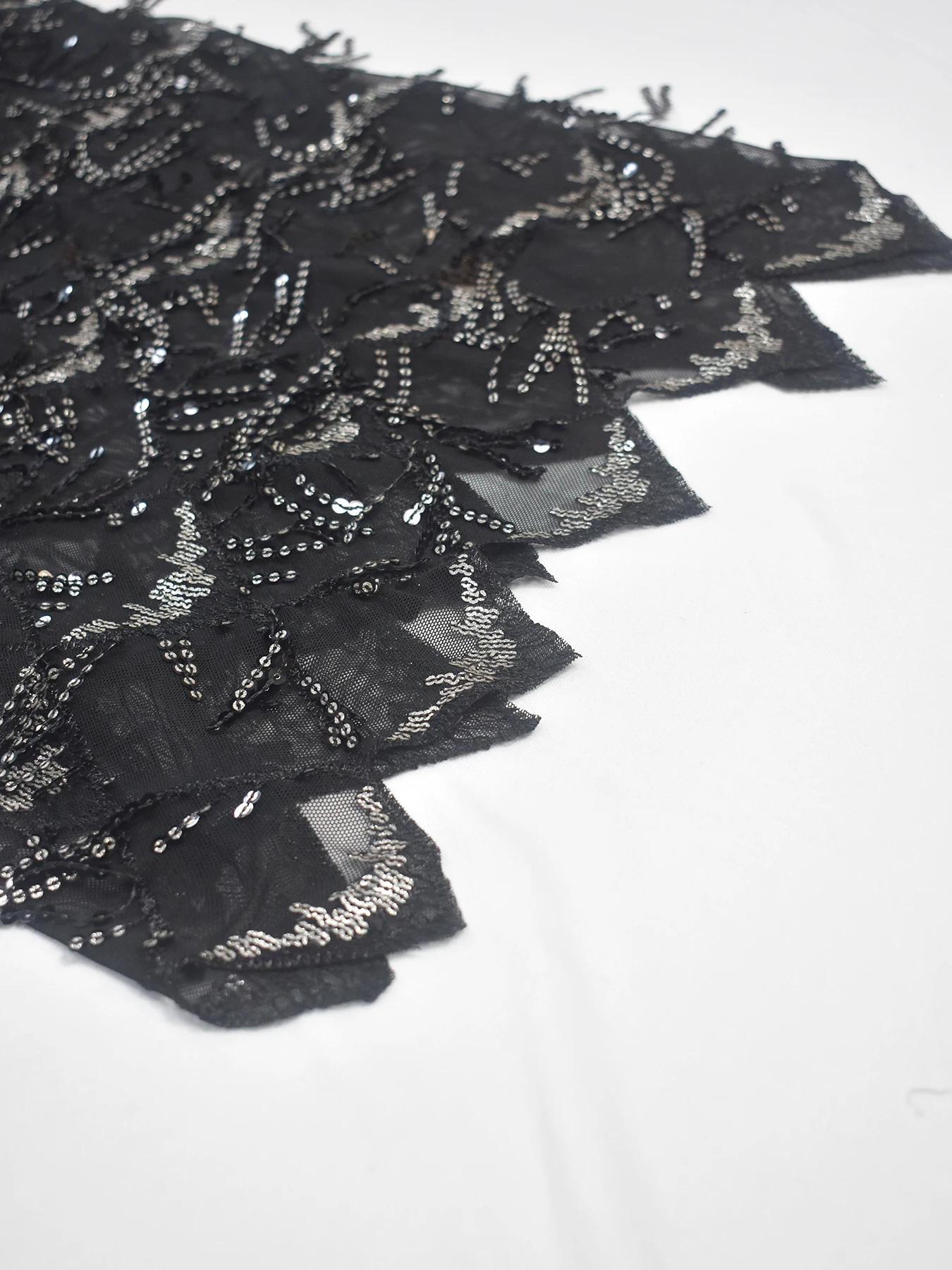 Ladies' fashionable hanging neck dress with mesh, see through band, sequins, sexy sleeveless dress, elegant women's clothing