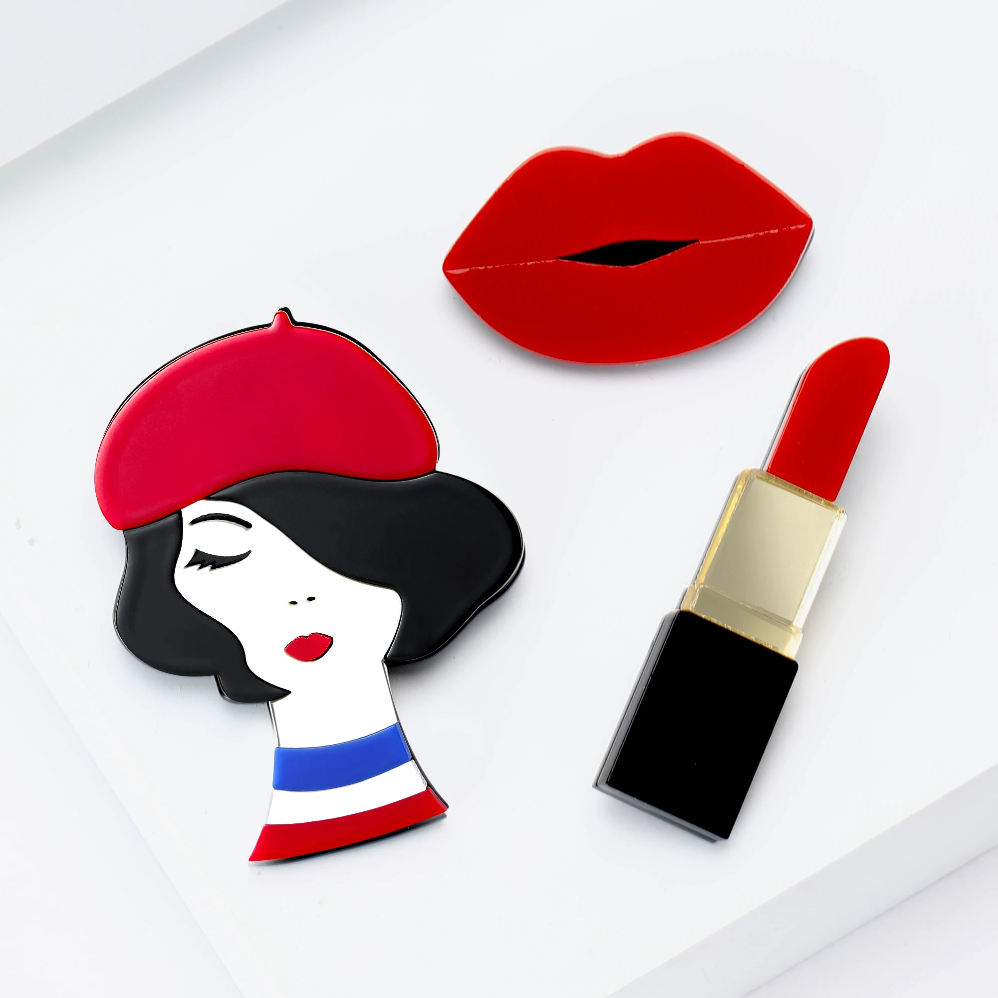 Beaut & Berry – broches de rouge à lèvres en acrylique pour filles, épingles à lèvres de personnage, accessoires de fête décontractés, cadeaux de décoration pour amis