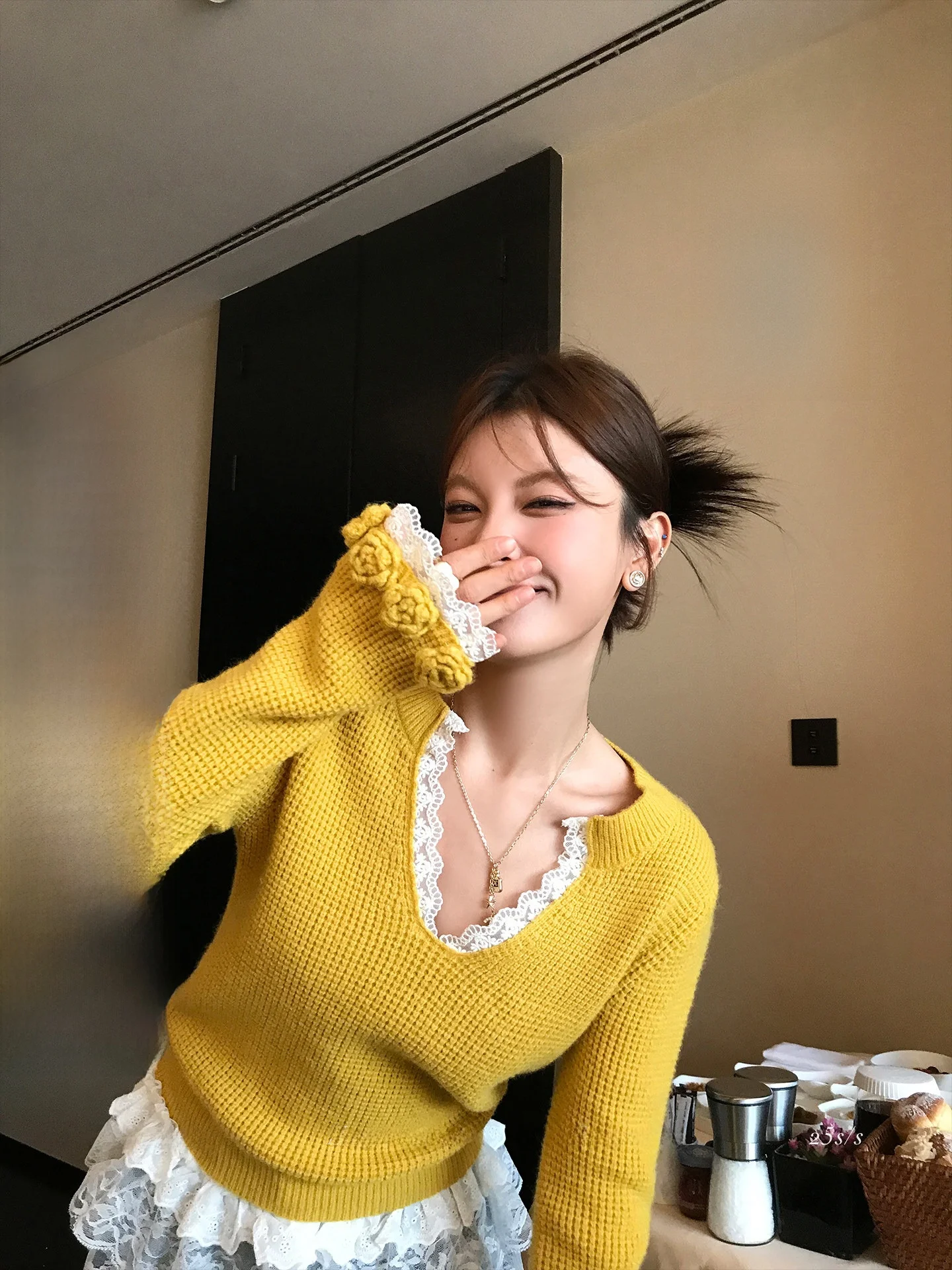 

Вязаный свитер LIONE ручной работы, желтый, с кружевными вставками, создающий ощущение расслабления, с цветочным узором крючком, женский, длинный, с V-образным вырезом, пуловер, зимний...