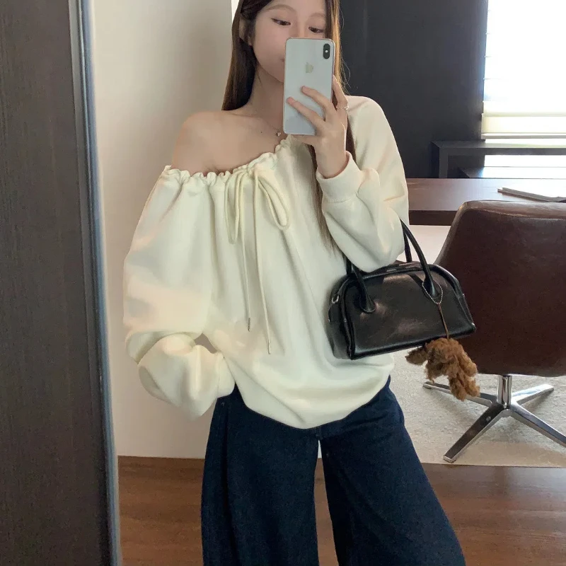 

Korean Elastic and Adjustable Off-shoulder Top for Women with Niche Loose and Lazy Hot Girls Off-shoulder No Hat-wearing