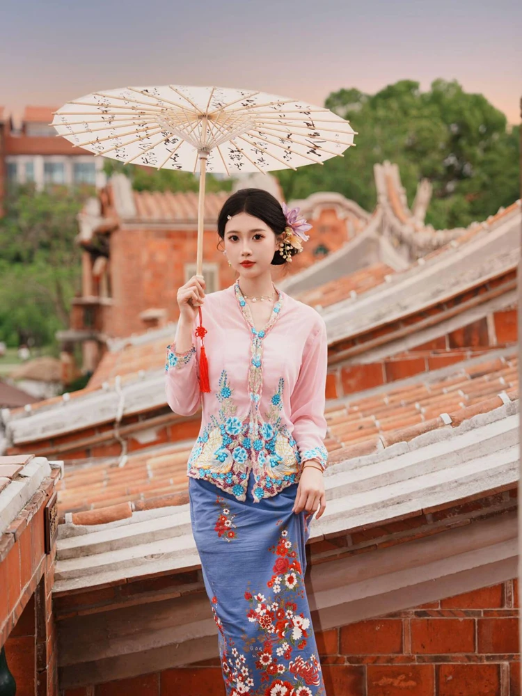 

New Ethnic Tai Women's Clothing Set Freshly Embroidered Travel Photography Outfit Floral Hairpin Included for Photoshoots