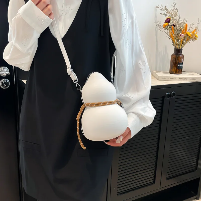 حقيبة Pu القرع بلون سادة بتصميم متخصص حقيبة كتف ذات علامة تجارية عصرية حقيبة كروس للرجال والنساء