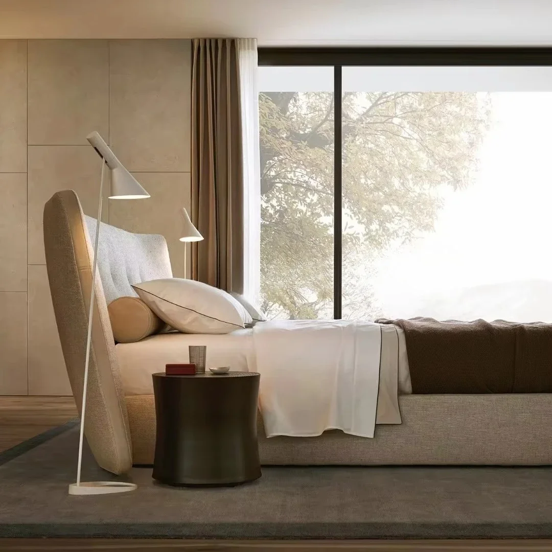 High-end king bed Modern and simple solid wood upholstered bed made of cotton and linen