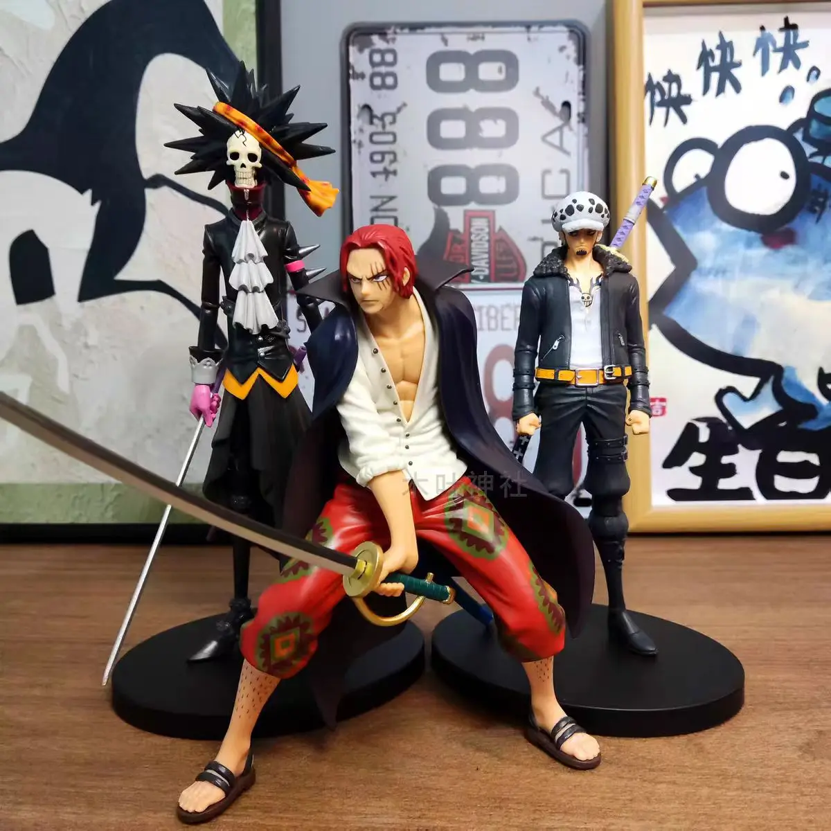 figuras-de-accion-originales-de-one-piece-brook-law-shanks-de-bandai-decoracion-de-adorno-de-escritorio-modelo-coleccionable-juguetes-regalo-de-cumpleanos-para-ninos
