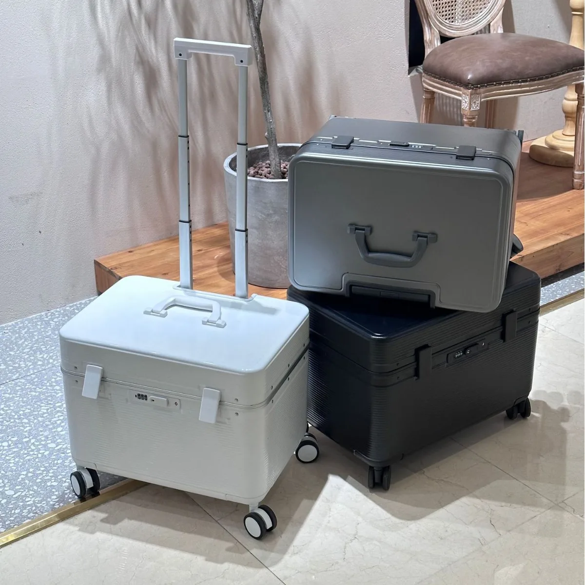 20 Inch Flip-Top Pilot Case, Aluminum Frame Spinner Luggage, Portable Storage Box for Photographic Gear & Beauty Devices
