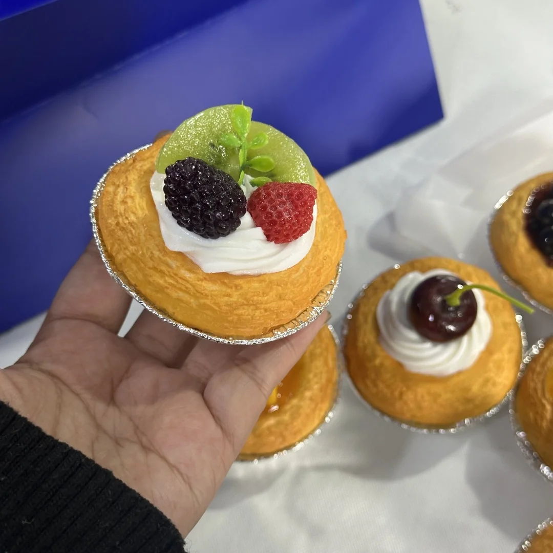 

3in 4pcs Set Hong Kong Style Egg Tart Creamy Food Model Chinese Dim Sum Bakery Restaurant Flaky Pastry Silky Smooth Egg Custard