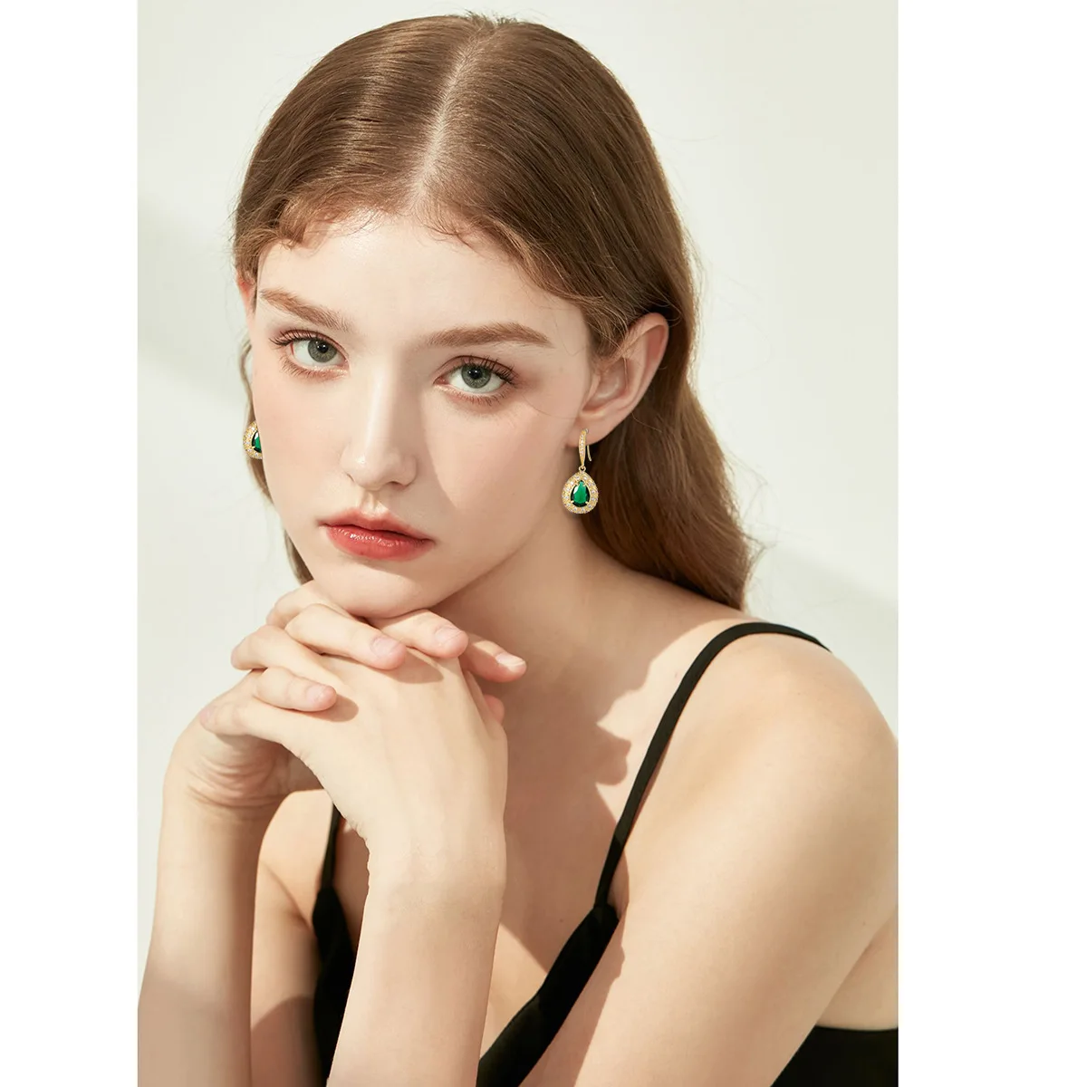 Diamond stud earrings, simple jewelry, bright zircon earrings, fashionable water drop super flash earrings, foreign trade wholes