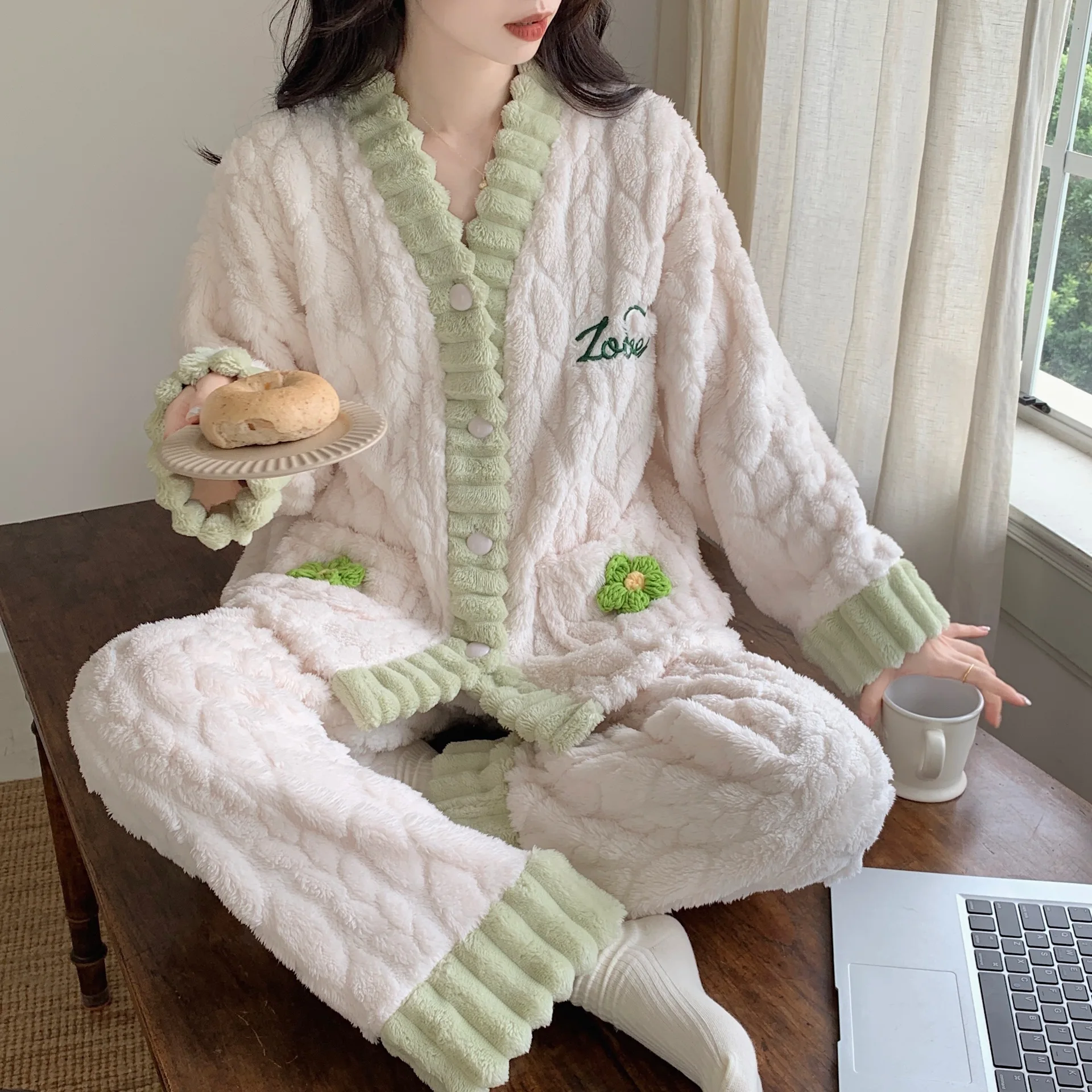 Spring Autumn Thin Women Pajamas Cotton Home Suit Set Femlae High-end Embroidery Long Sleeves Pants Sets Outerwear OULYLAN