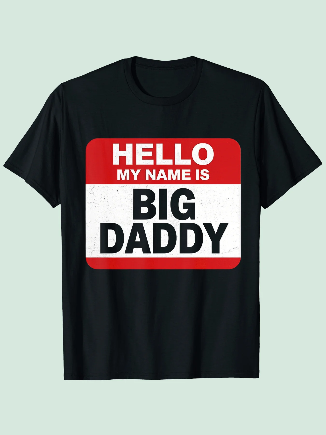 تي شيرت كاجوال رياضي للرجال بتصميم جرافيك BIG DADDY مع طباعة حمراء وبيضاء قابلة للتنفس بأكمام قصيرة