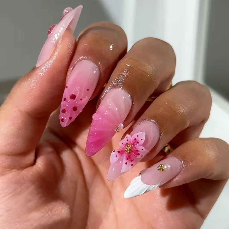 24 Stück/Set 3D-Kunstnägel für Frauen und Mädchen, geprägte Blumen, Perlen-Strasssteine-Design, mittelgroße Mandelspitzen, zum Aufdrücken falscher Nagelkunst