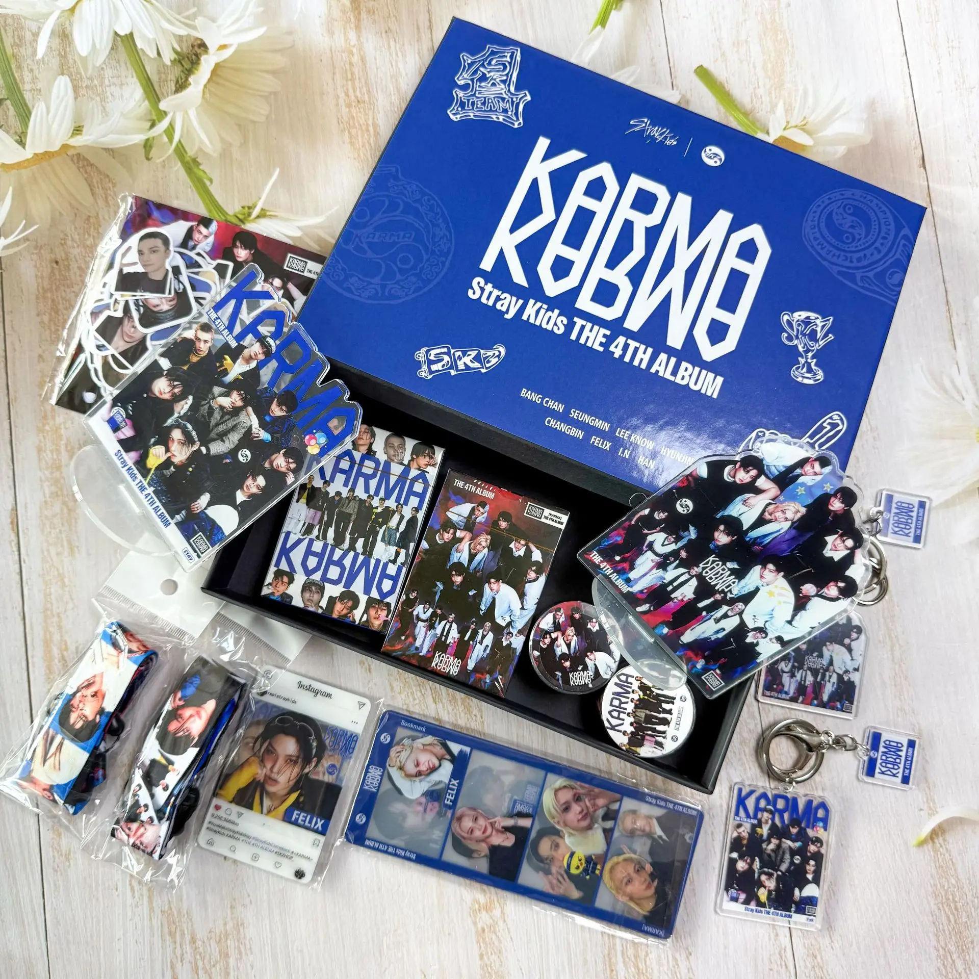 New Skzoo Stray Kids Big Gift Box Karma Skz Peripheral Set Keychain Card Hanging Rope Stickers Bookmark Standing Sign Fans Gift