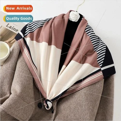 

2023 New Herringbone 90 Letters Printed Square Silk Scarf Faionable Ele Design Cusizable Accory for All Seasons