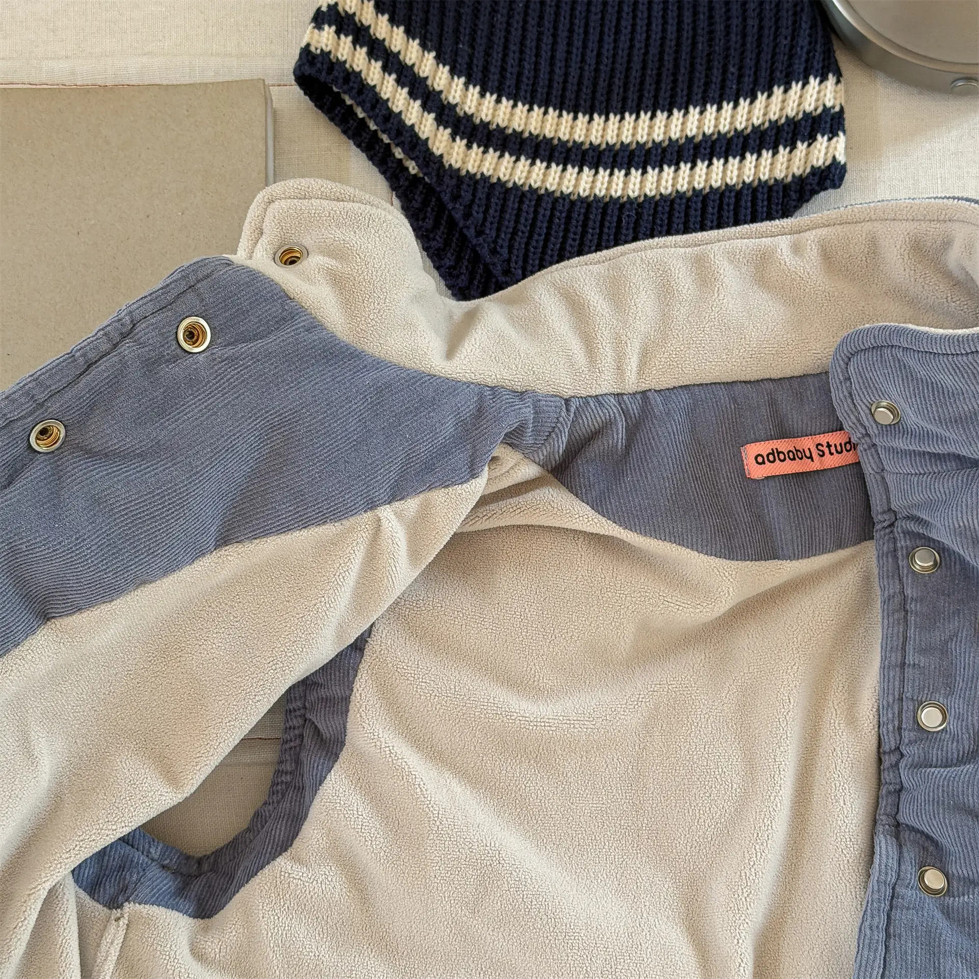 2025 شتاء جديد الأطفال سترة دافئة بنين بنات زائد المخملية سترة سميكة إلكتروني طباعة طفل أطفال أكمام القطن وسادة مبطنة