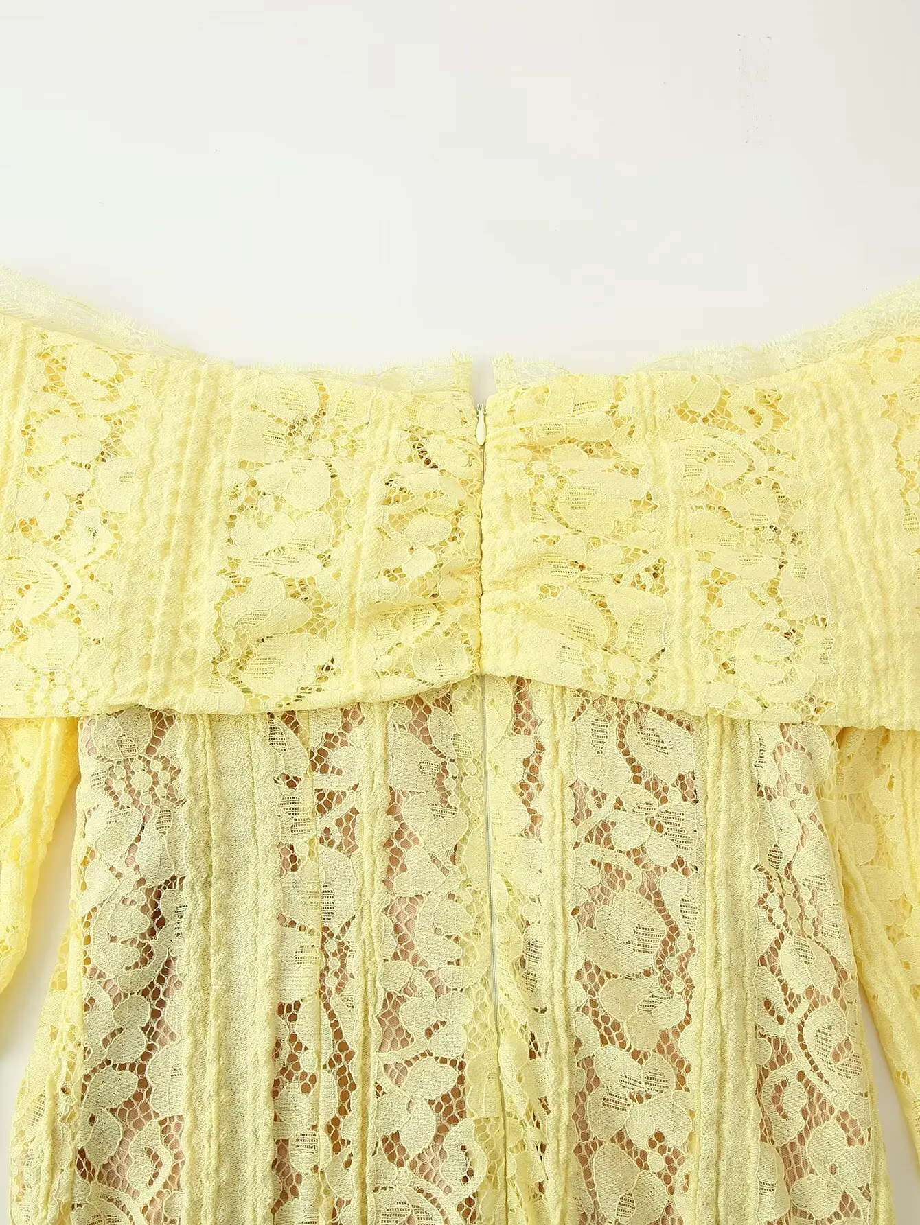 فستان KONDALA خريفي رومانسي مكشوف الأكتاف للنساء فستان أصفر بأكمام واسعة من الدانتيل موضة جديدة لصيف 2025 فستان للعطلات