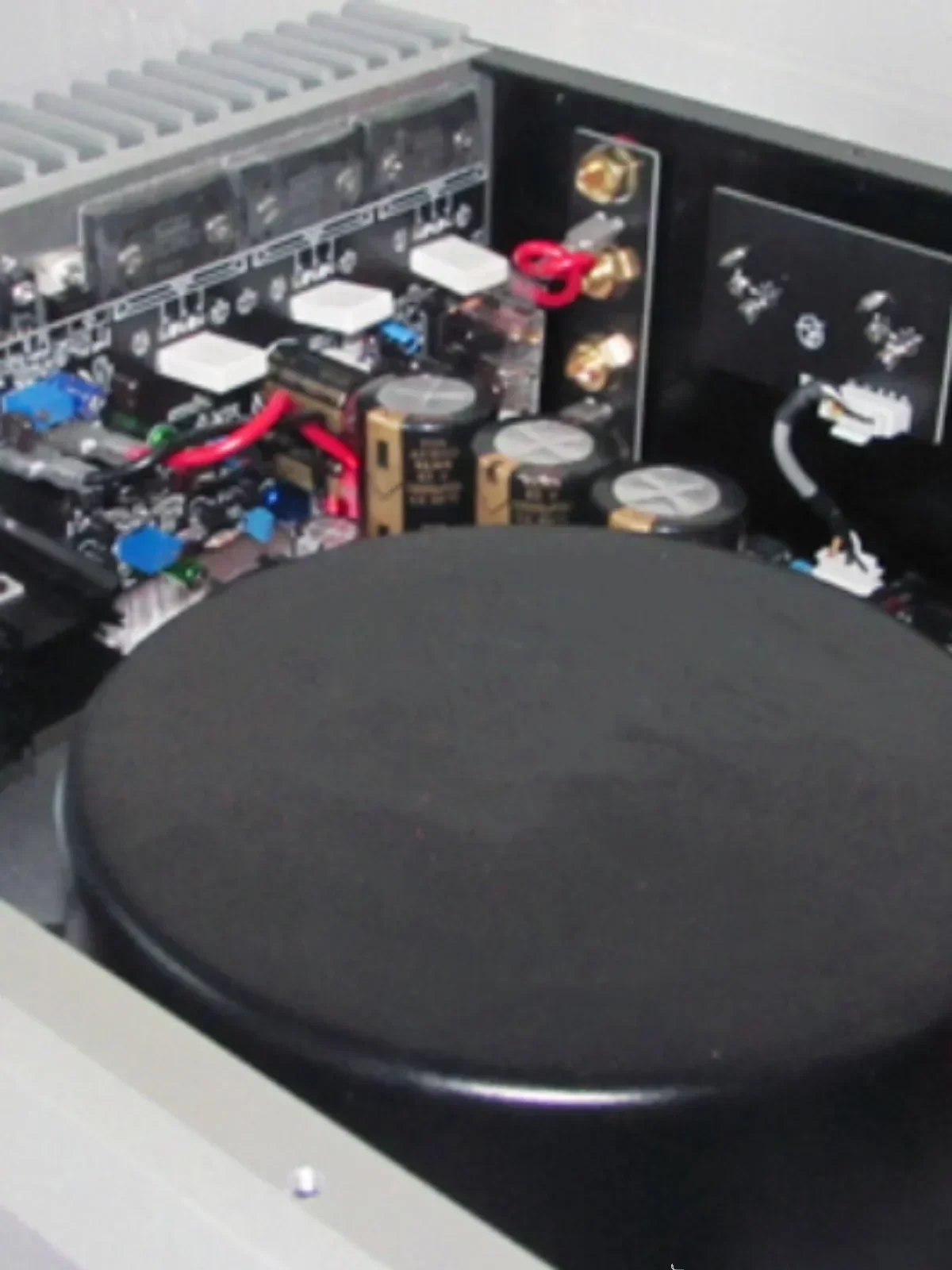 E1 المرحلة الأمامية والخلفية مجتمعة آلة عالية الطاقة حمى مكبر للصوت كبير ديناميكي Hifi للاستخدام المنزلي #3