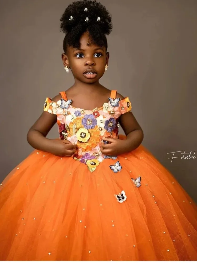 فساتين فتاة الزهور البرتقالية لحفلات الزفاف مع زهور مطرزة بطول الأرض وحفلات أعياد الميلاد للفتيات الصغيرات فساتين التواصل الأول حسب الطلب