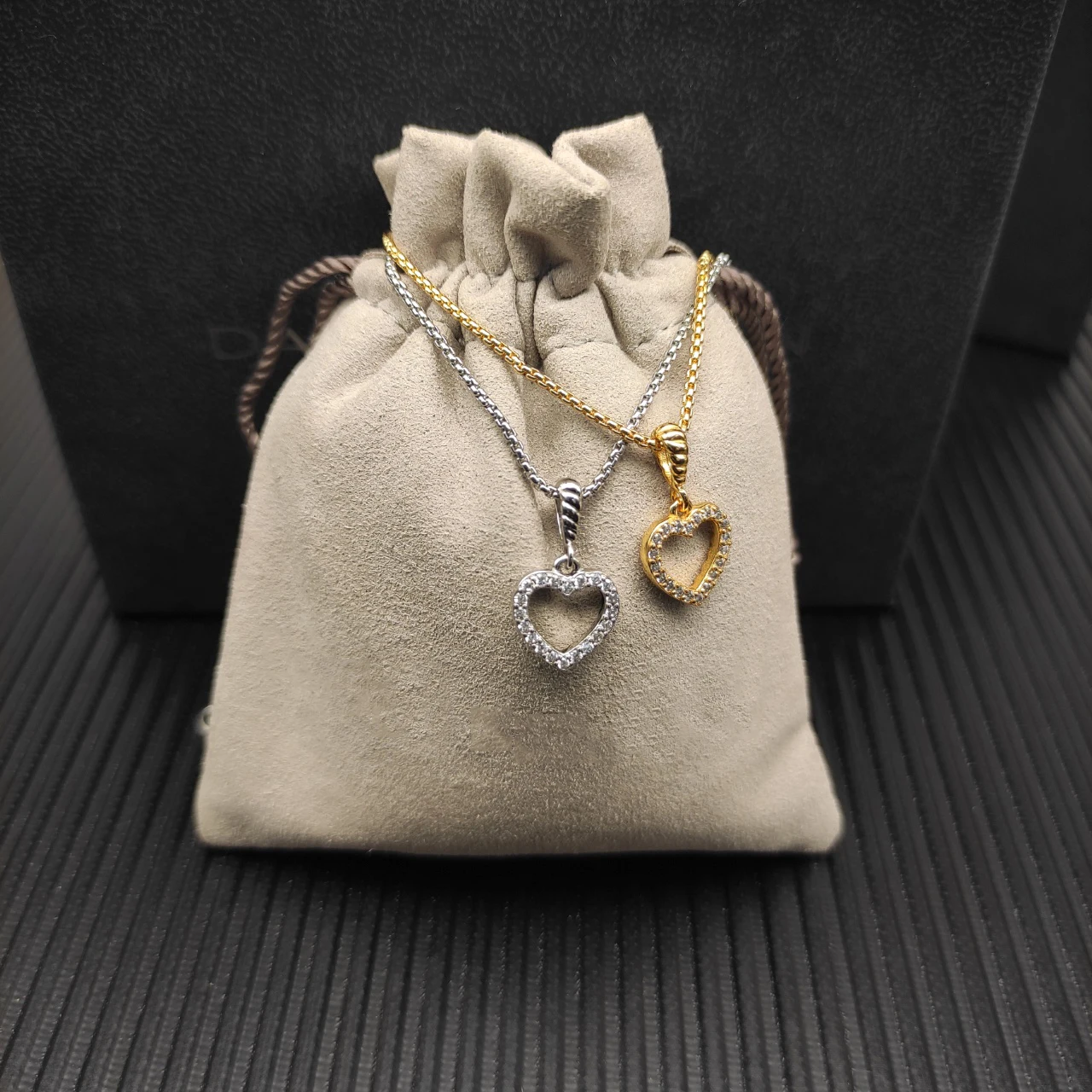 

2025 New S925 Sterling Silver 11mm Hollow Heart-Shaped Diamond Necklace Unisex Fashion Classic Trend Retro Luxury Jewelry Gift