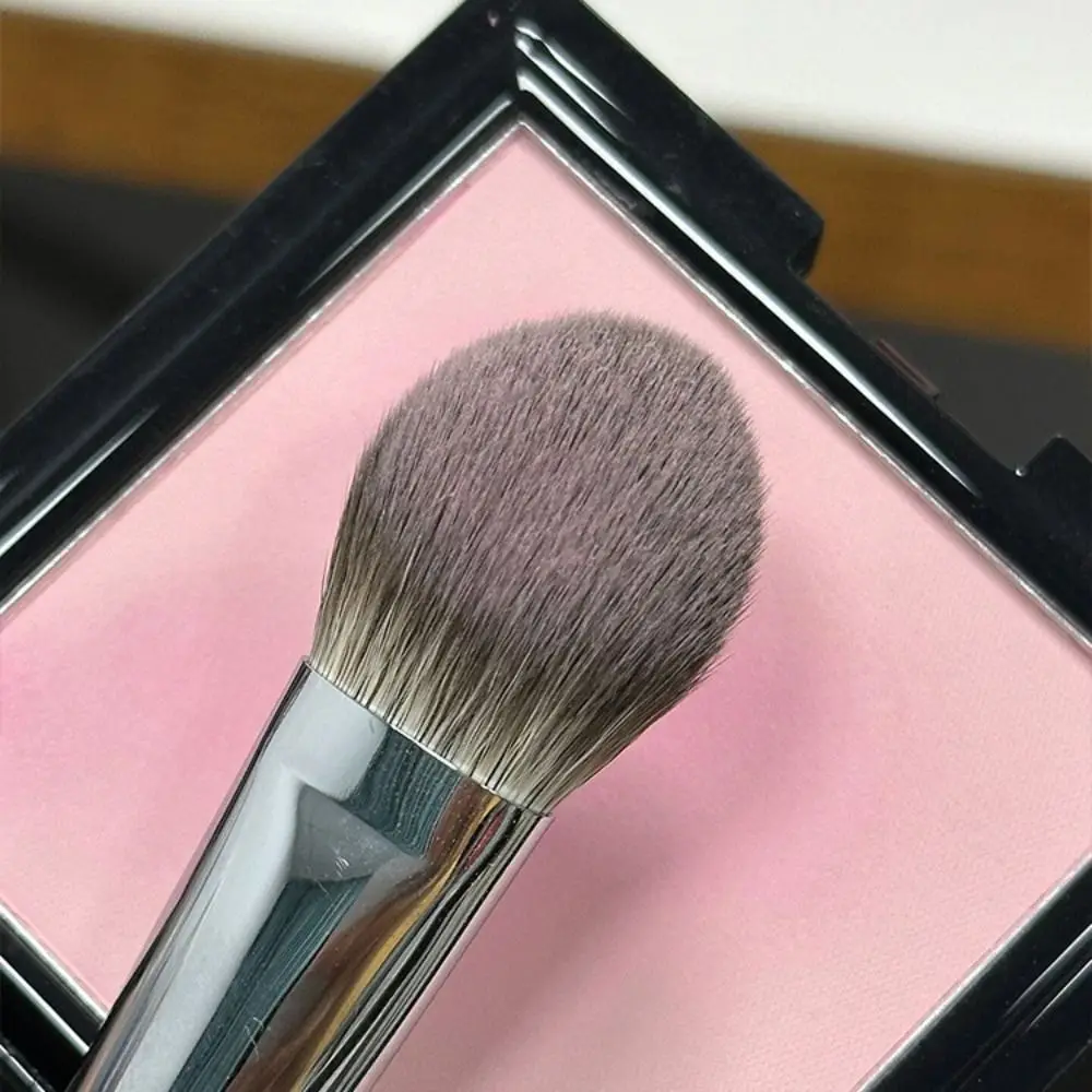 Portable 17CM Peach Heart Blusher Brush Soft Hair Tongue-Shaped Liquid Blush Makeup Brushes Flat Head Silky Makeup Tools