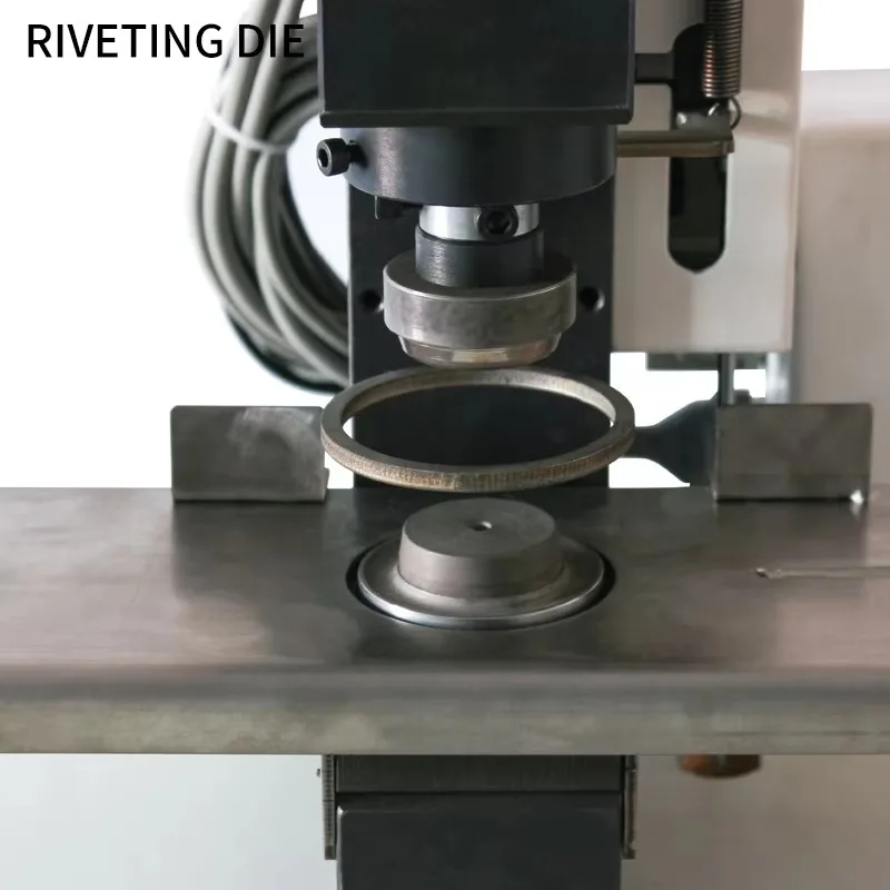 Servo Motor Electric Hole Punching Machine Semi Automatic Eyelet Punching Machine Different Sizes Eyelets