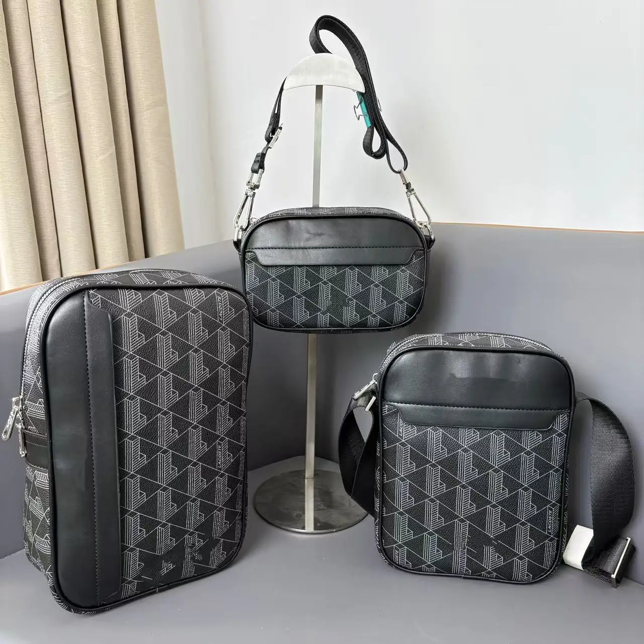 

2025 new retro printed men's shoulder bag, casual and fashionable crossbody bag, horizontal version trendy men's crossbody bag