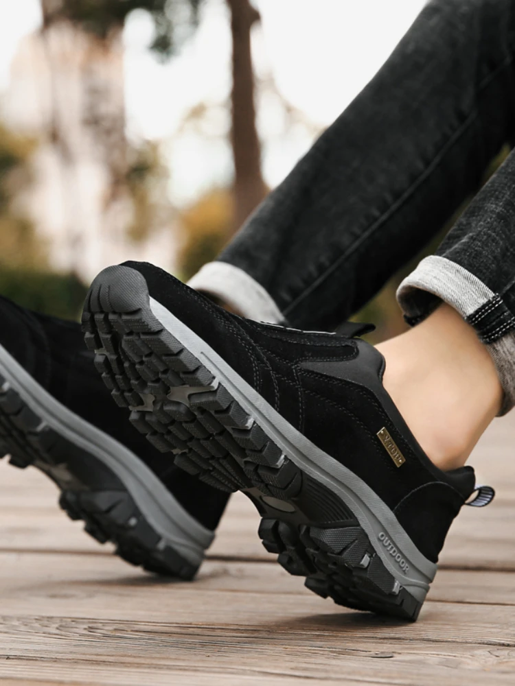 Men's Sports Shoes Are The Most Comfortable Shoes for Outdoor Winter Breathability, Anti Slip and Hot Selling All Day Walking