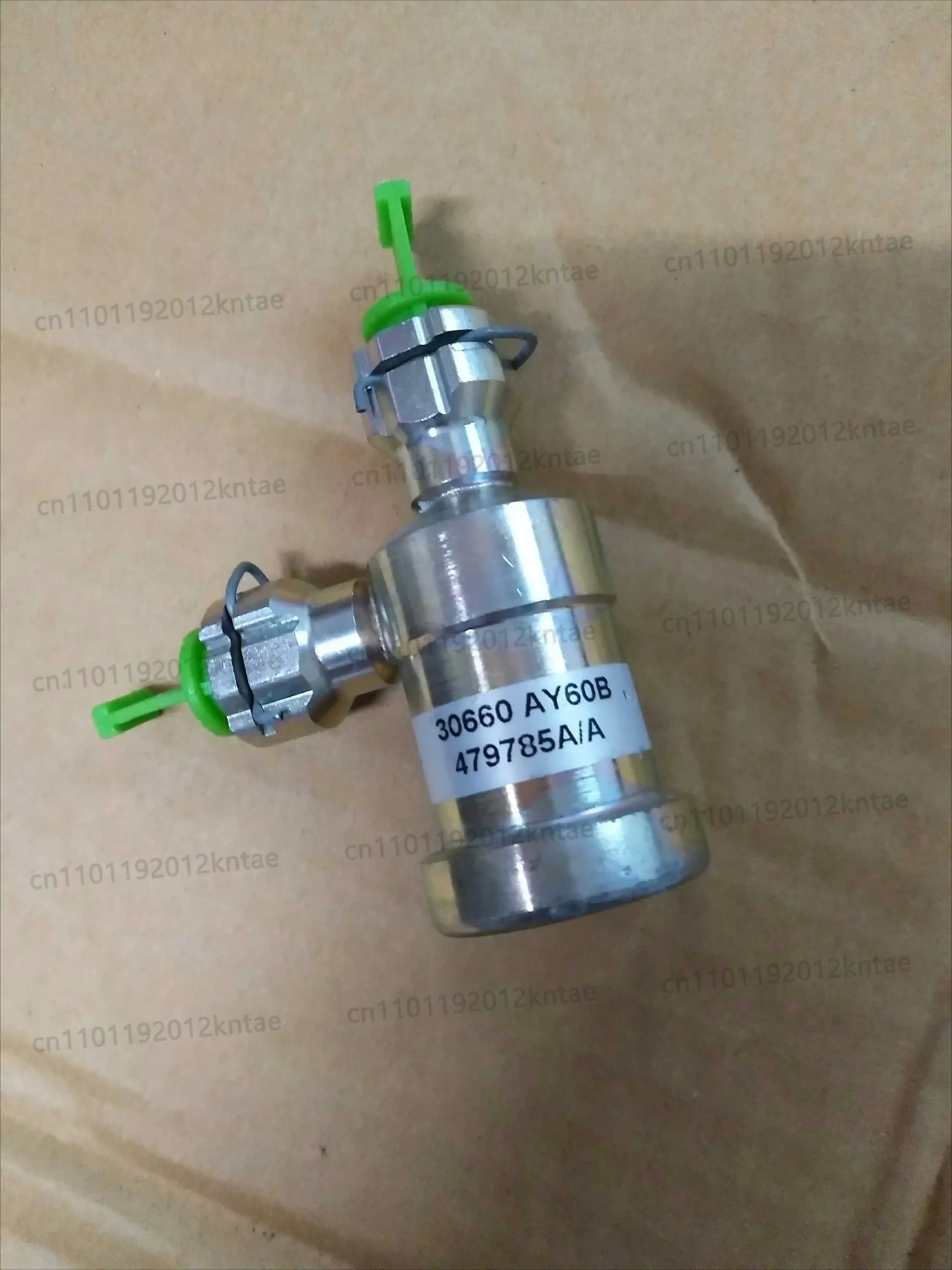 Suitable for clutch damping devices, clutch damping pressure accumulator valves