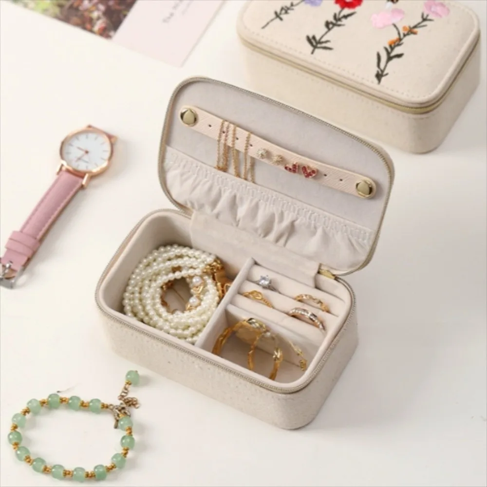 

Creative Embroidered Jewelry Storage Box Portable Mini Earrings Necklace Ring Jewelry Box Bee Zipper Jewelry Display Case Travel