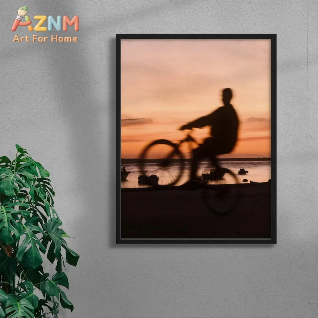 

Настенное панно с силуэтом велосипедиста на закате в рамке - принт с изображением прибрежной велосипедной прогулки, теплый оранжевый декор для дома и офиса