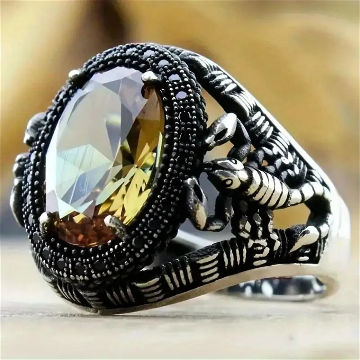 Anillos de sello turco hechos a mano Retro para hombres, anillos de animales de escorpión tallados de Color plata antigua, anillos musulmanes con incrustaciones de circón amarillo