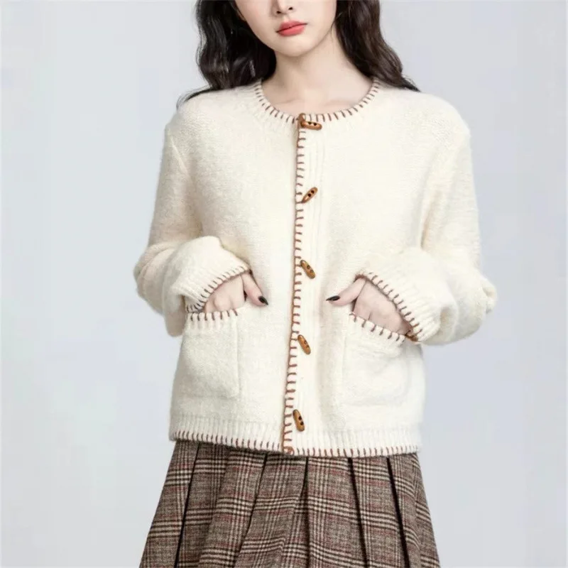 

Women's Fashionable White Outerwear Loose Fit Long Sleeve Autumn Winter Top Round Neck Button up Knitted Short Cardigan