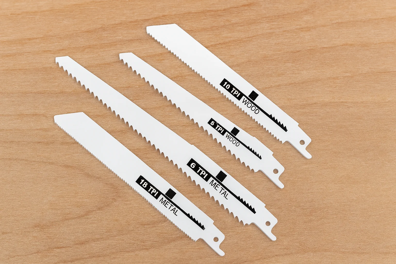 4pcs Reciprocating Saw Blade, Universal Wood and Metal Cutting, Coarse and Fine Teeth, DIY and Professional Use, Durable Tools