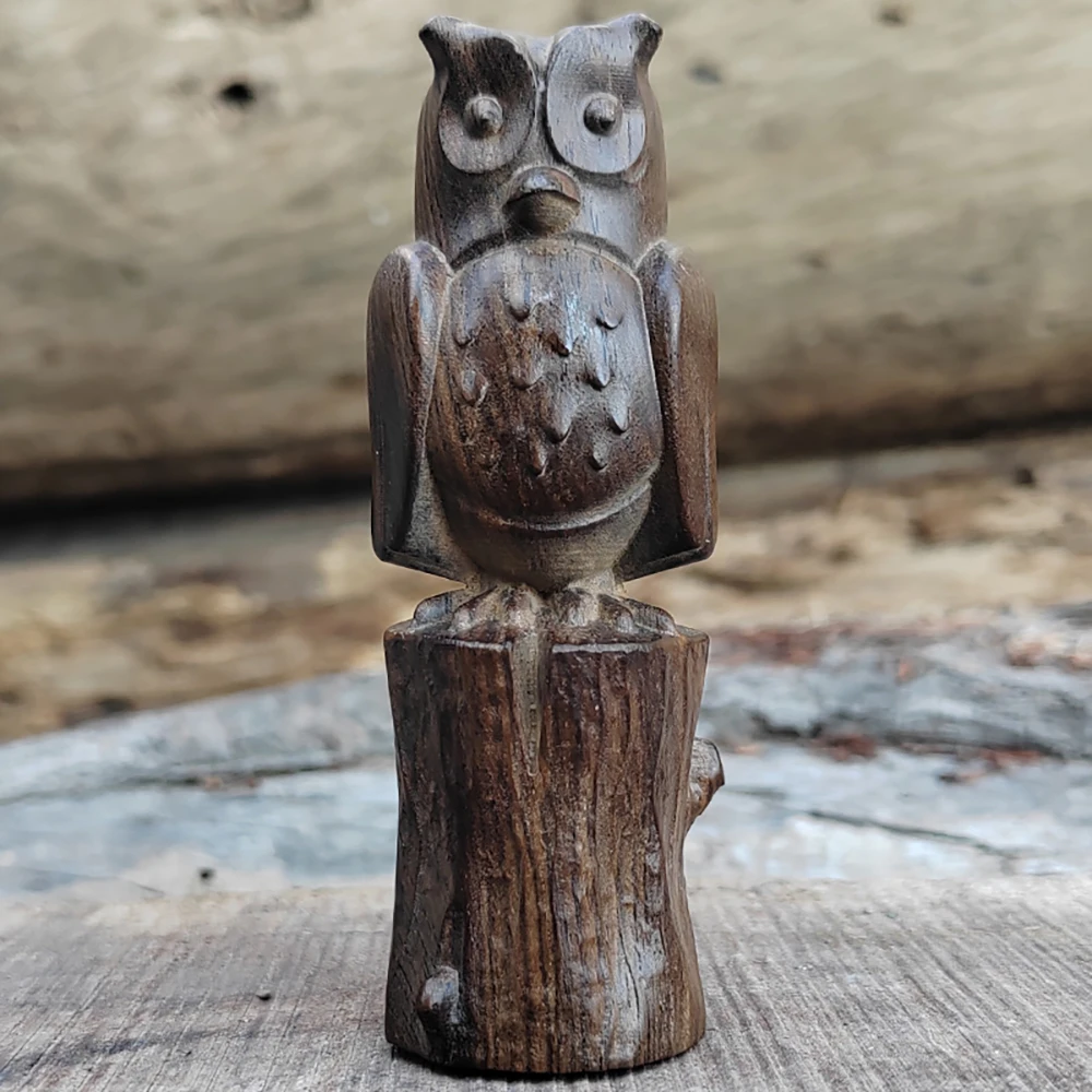 Wooden Owl Statue Ornament, Hand-Carved Wooden Animal-Shaped Decoration, Owl on a Tree Stump Home Decor, Christmas Gift, New Year Birthday Craft, Gift for Elders and Friends