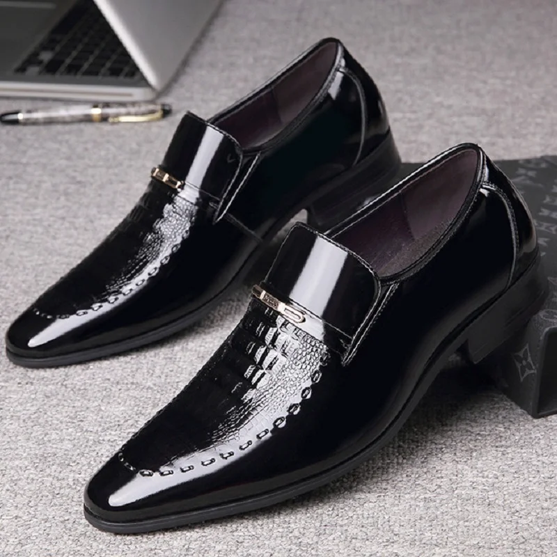 Men Dress Italian Leather Shoes Slip on Fashion Men Leather Moccasin Glitter Formal Male Shoes Pointed Toe Shoes for Men 2023