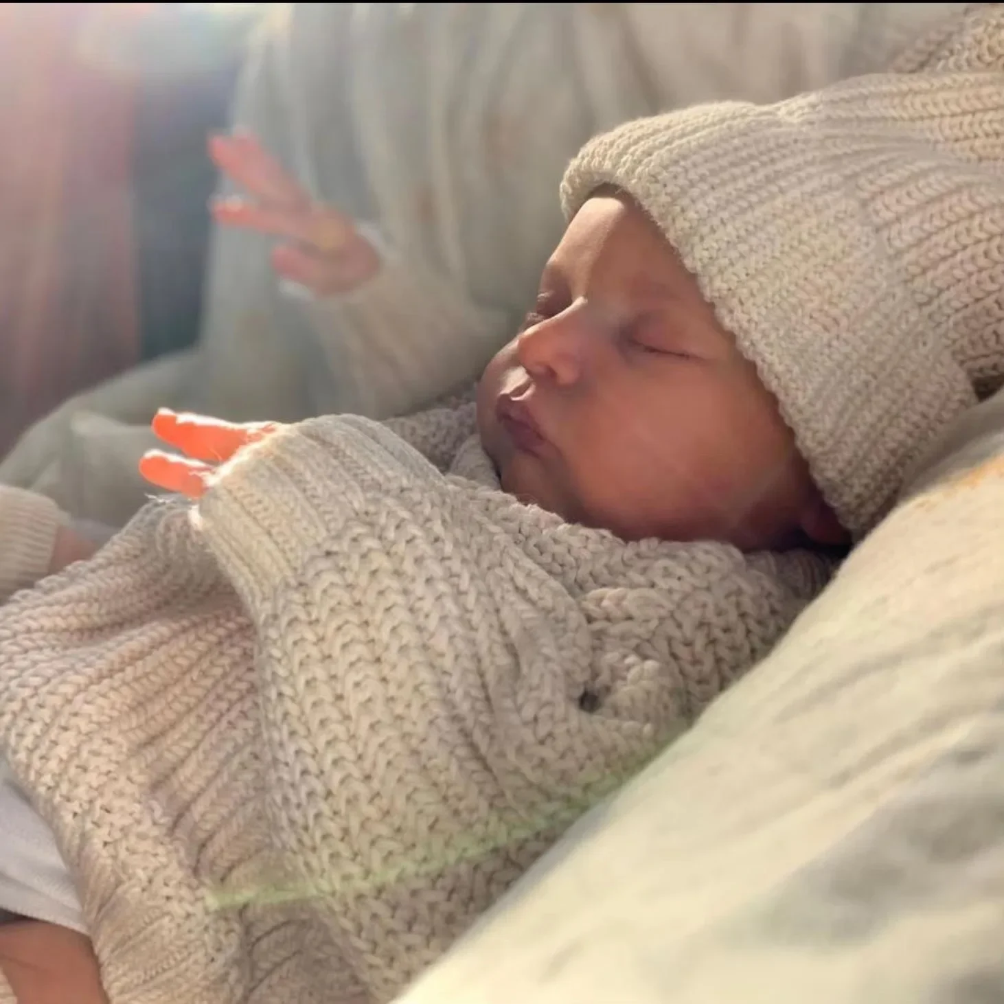 

19inch Luara Reborn Baby Doll Soft Cuddly Lifelike Baby Multiple Layers Painting 3D Skin with Visible Veins muñecas Bebe Reborn