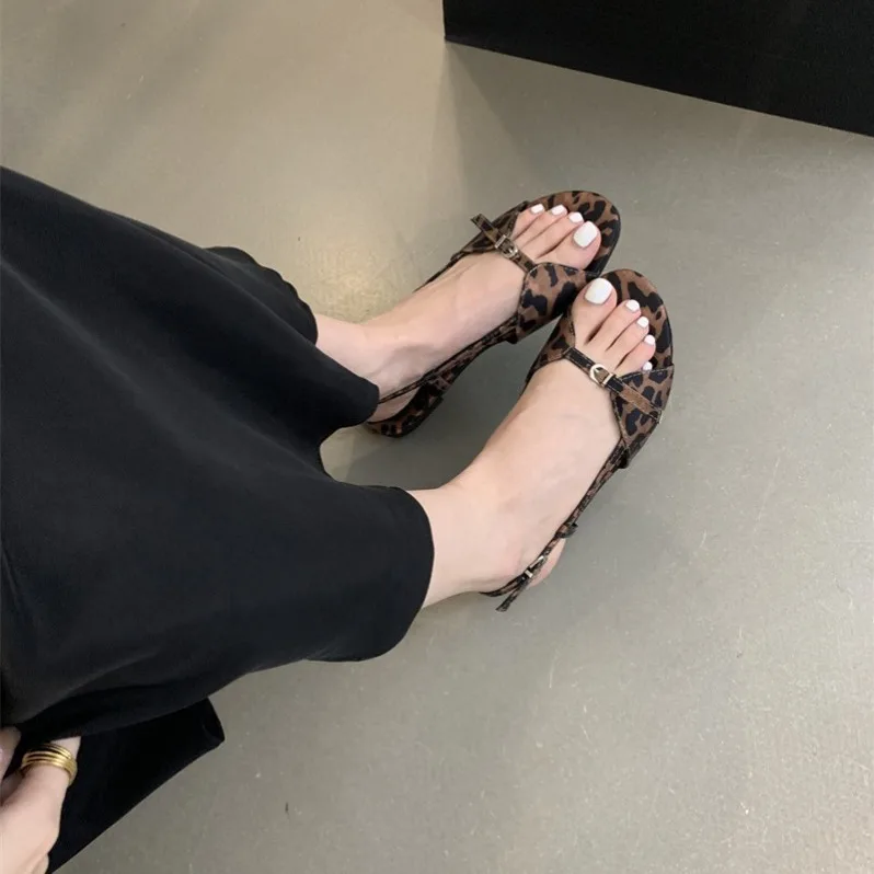 Low Sandals Woman Leather Low-heeled Slides Rubber PU Sewing Hoof Heels Fabric Low Sandals Woman Leather Low-heeled PU Fabric Ho