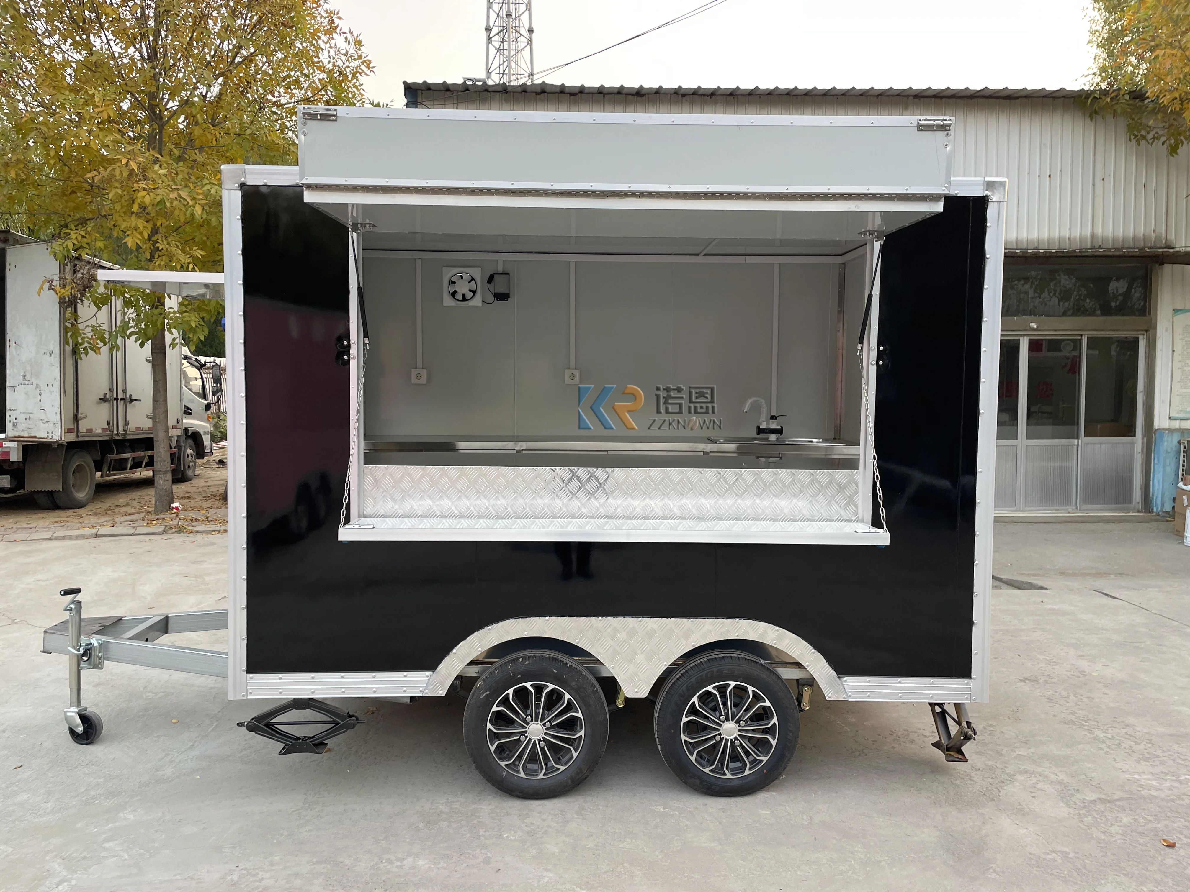 Carrello mobile per fast food da strada da 3 m, completamente attrezzato, per caffè, gelato, concessione, rimorchio per camion per alimenti in vendita