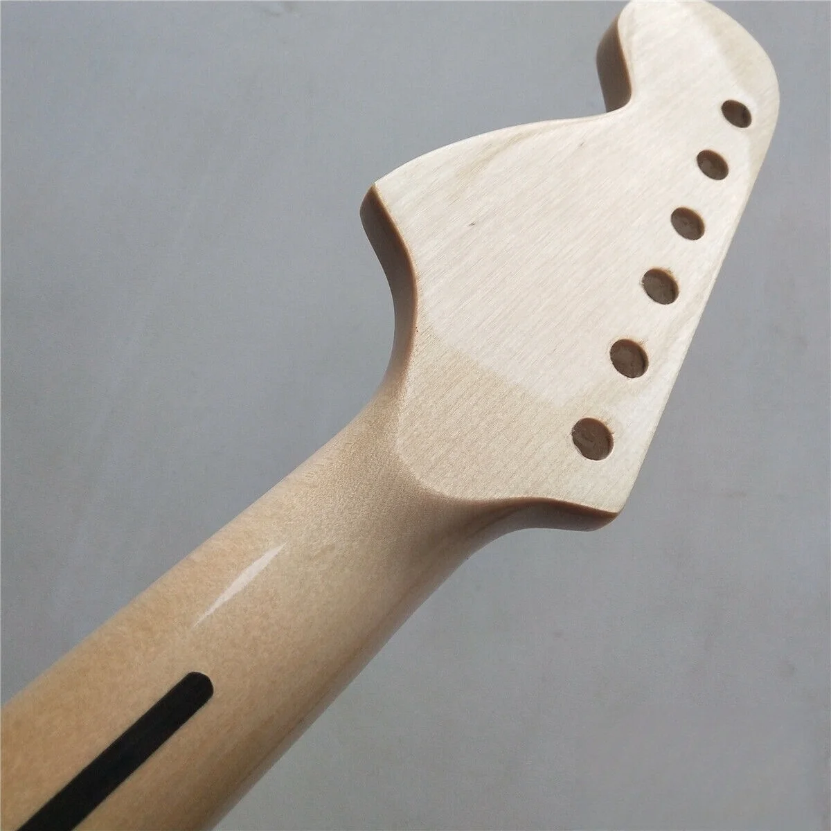 22frets F guitar neck, beautifully set with colorful white mother of pearl inlay. Heel 55.5-56.5mm，brand-new