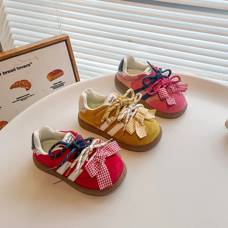 

Новые детские повседневные теннисные туфли, элегантные кроссовки для девочек с кружевом, модные спортивные туфли с бантом для школы, универсальные.