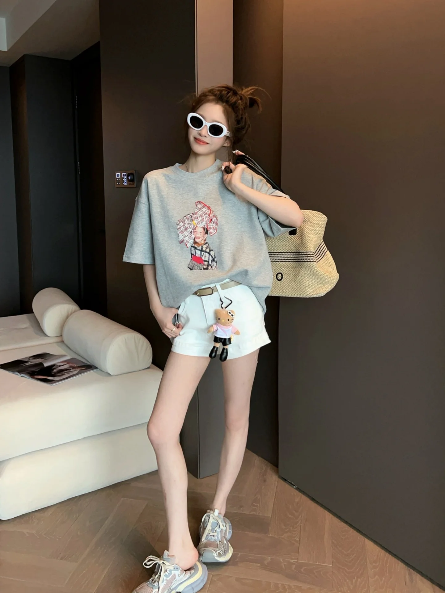 

Fashion Slimming High Waist Denim Shorts Women's Summer 2026 New Style Versatile Comfortable Fit Classic Color